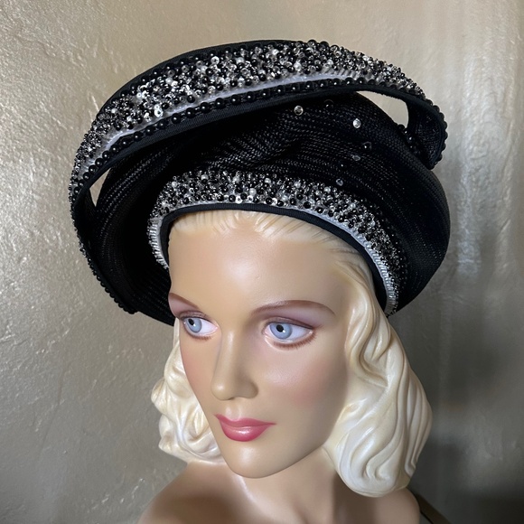 SWANKY 1960s' BLACK STRAW TAM WITH SEQUINS, RHINESTONES & BEADS - Picture 2 of 12